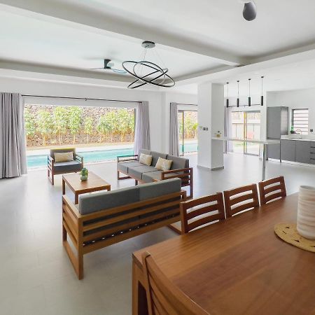 Spacious 4 Bedrooms Villa With Infinity Pool Гран-Бе Екстер'єр фото